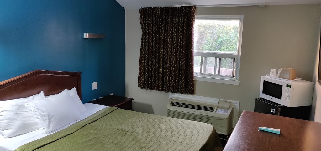 Queensway Motel | 638 The Queensway, Etobicoke, ON M8Y 1K5, Canada | Phone: (416) 252-5821