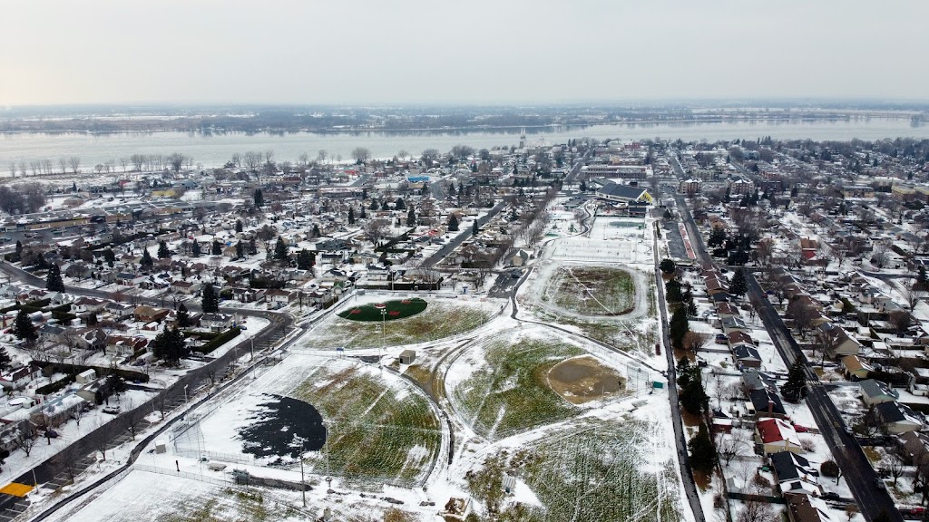 Pavillon parc du Pré-Vert | 2003 Rue Jacques -Lemoyne, Varennes, QC J3X 1E4, Canada | Phone: (450) 652-9888