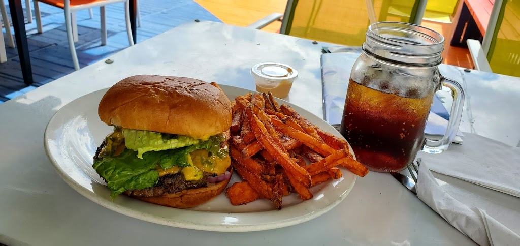 Barefoot Bar and Grill | 4145 Skaha Lake Rd, Penticton, BC V2A 6J7, Canada | Phone: (778) 476-4020