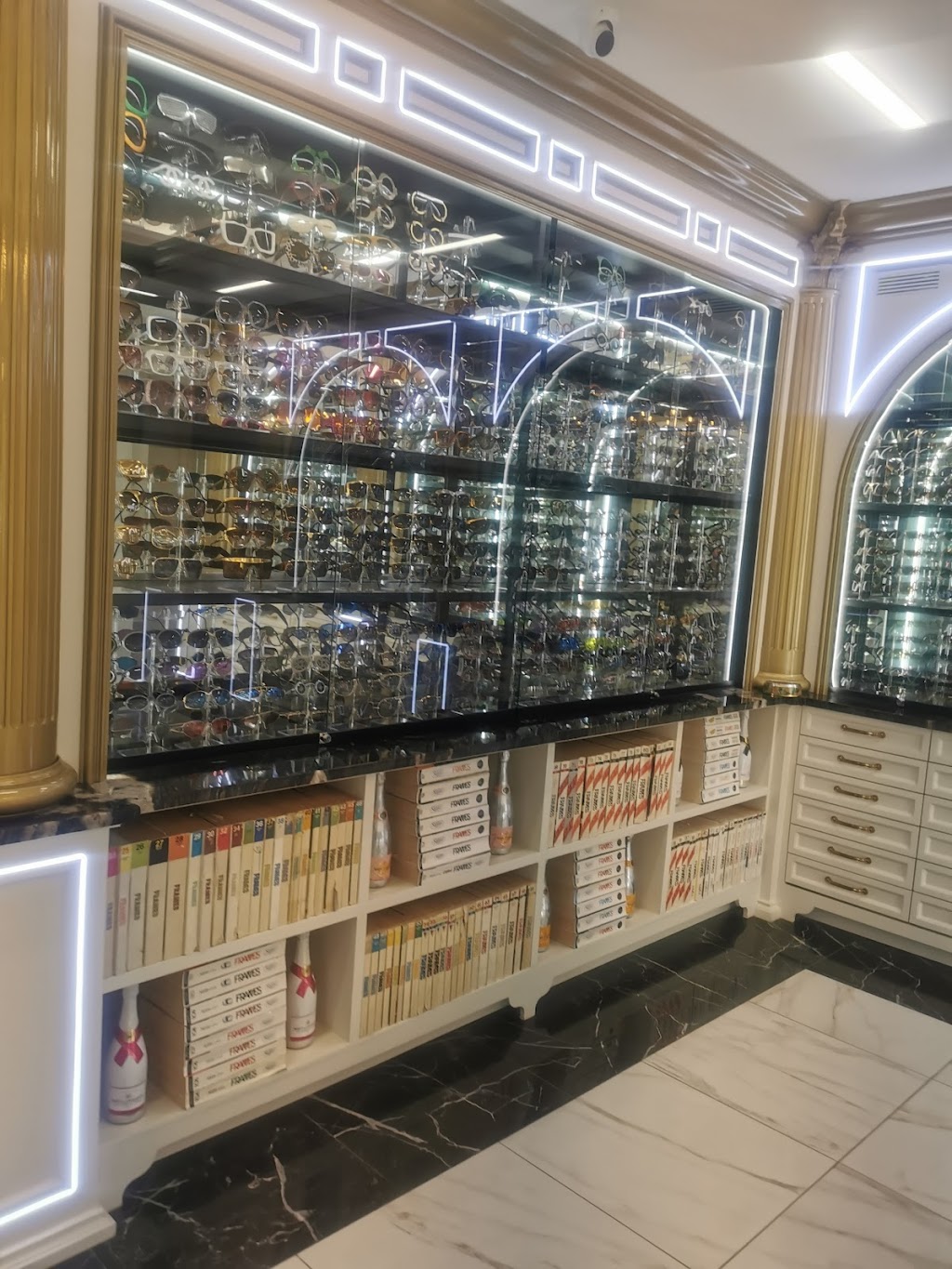 Vintage Frames Company | 4873 Rue Notre Dame O, Montréal, QC H4C 1S9, Canada | Phone: (438) 381-4068