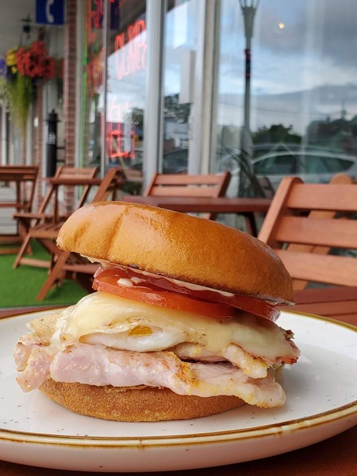 Pointe Claire Deli | 51 Ave Donegani, Pointe-Claire, QC H9R 2V8, Canada | Phone: (514) 695-6751