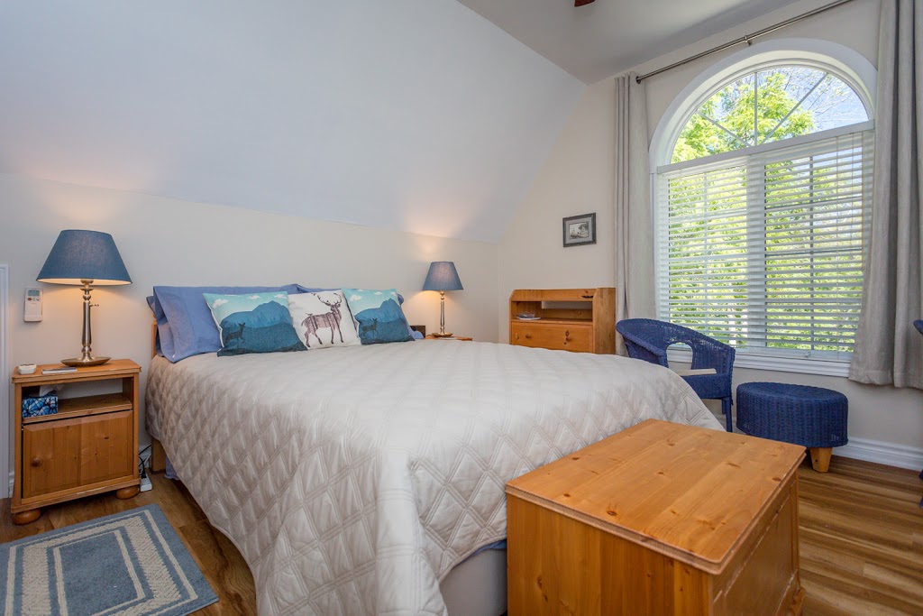 Escarpment Escape Bed and Breakfast | 120 Wards Rd, The Blue Mountains, ON L9Y 0T7, Canada | Phone: (905) 572-3894