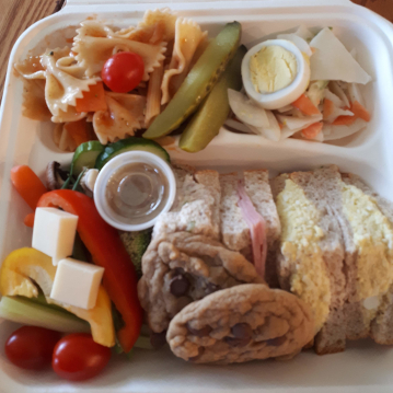 Traiteur Helens Catering | 45 Rue des Sous Bois, Richmond, QC J0B 2H0, Canada | Phone: (819) 342-7570