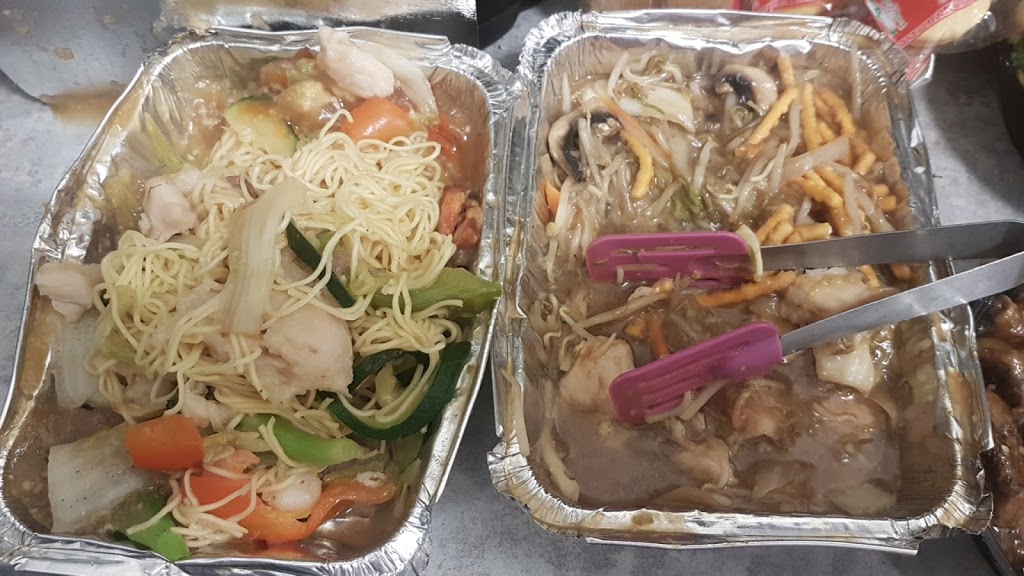 Lucky Garden Restaurant | 3828 Bloor St W, Etobicoke, ON M9B 1K9, Canada | Phone: (416) 239-8421