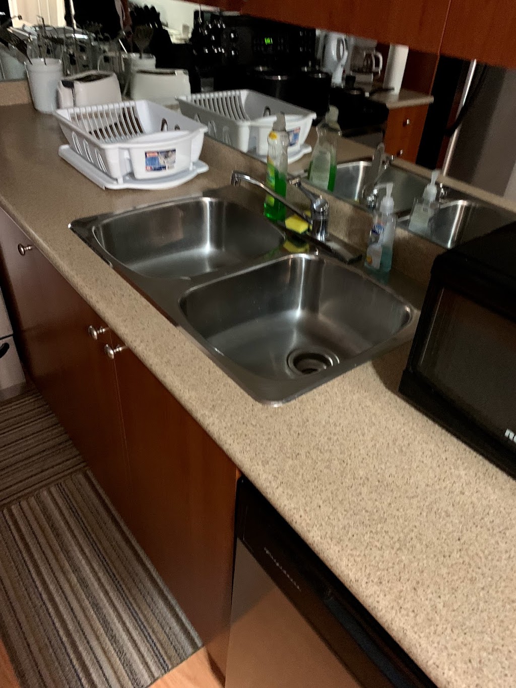 Elite Suites - Modern Mississauga Townhouse | 4975 Southampton Dr, Mississauga, ON L5M 8C9, Canada | Phone: (905) 783-5483