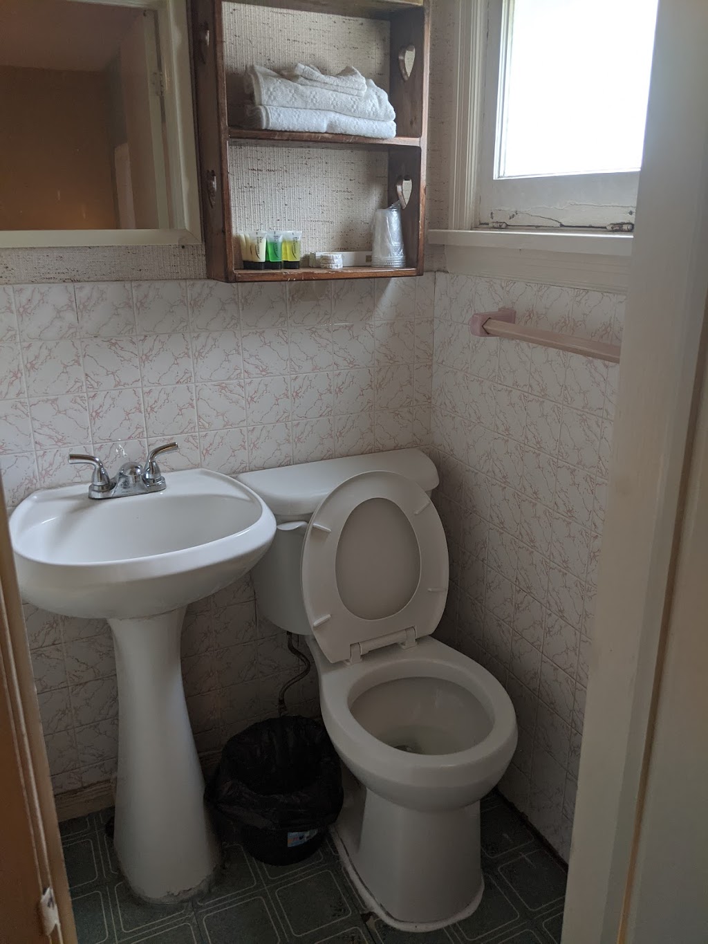 Manor Motel | 183 Palmerston St, Southampton, ON N0H 2L0, Canada | Phone: (519) 797-2216