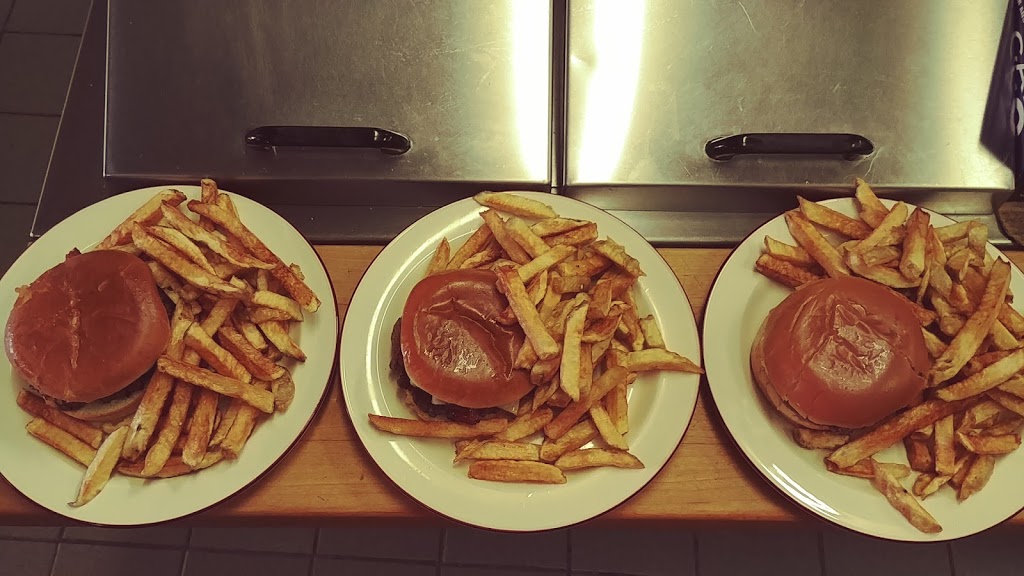 Lakeside Family Restaurant | 1594 St Margarets Bay Rd, Lakeside, NS B3T 1B6, Canada | Phone: (902) 876-7173