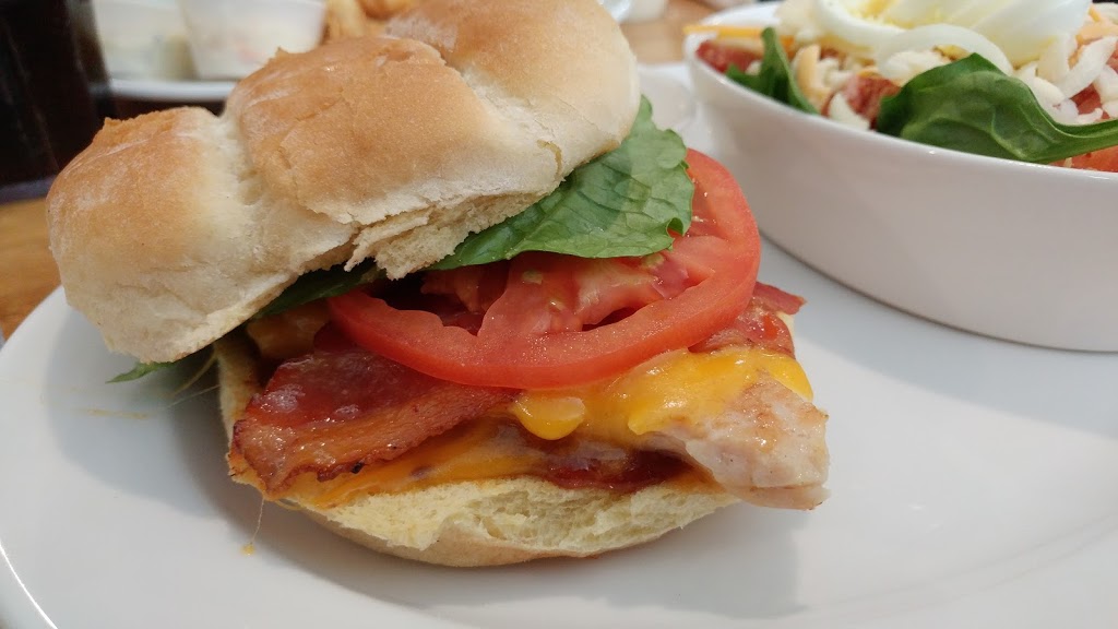 Lisas Cafe | 30 Water St, Windsor, NS B0N 2T0, Canada | Phone: (902) 792-1986