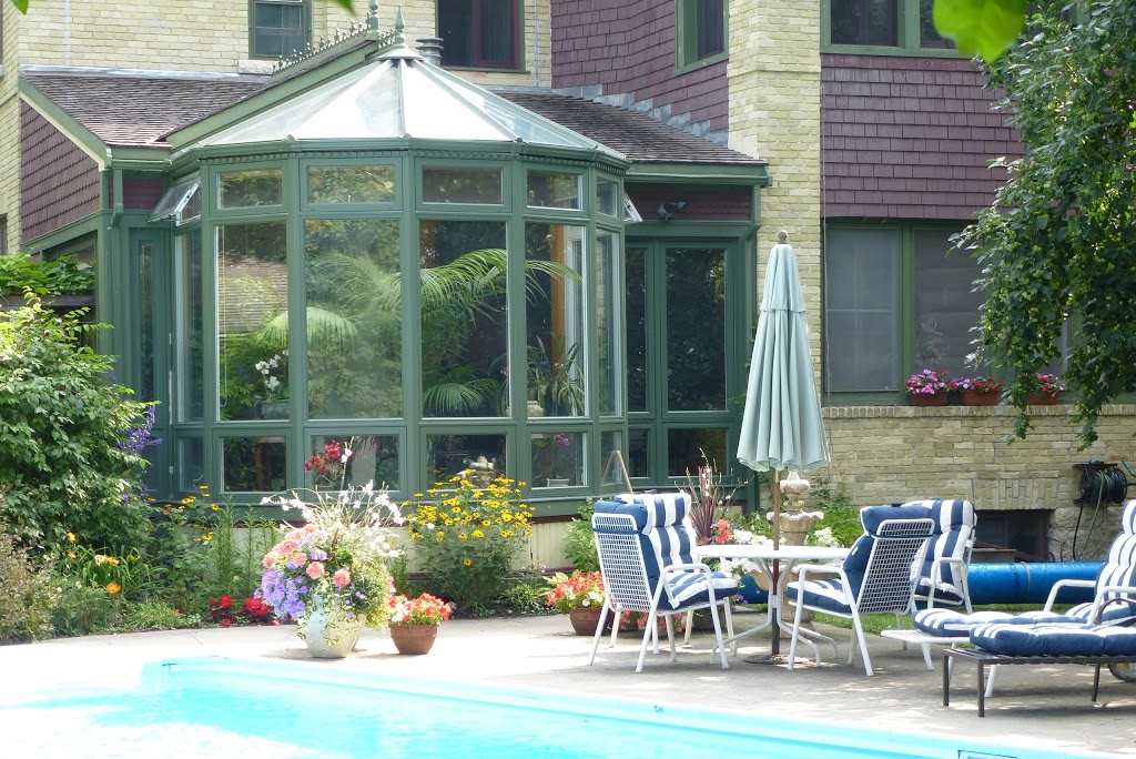 Beechmount Bed and Breakfast | 134 W Gate, Winnipeg, MB R3C 2E1, Canada | Phone: (866) 797-0905