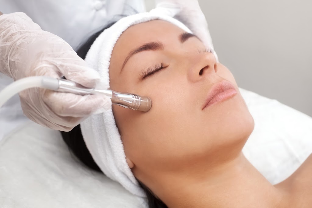 Villa Beauté Liliane Dumont | 793 Montée Sainte-Julie, Sainte-Julie, QC J3E 1W9, Canada | Phone: (450) 649-5177