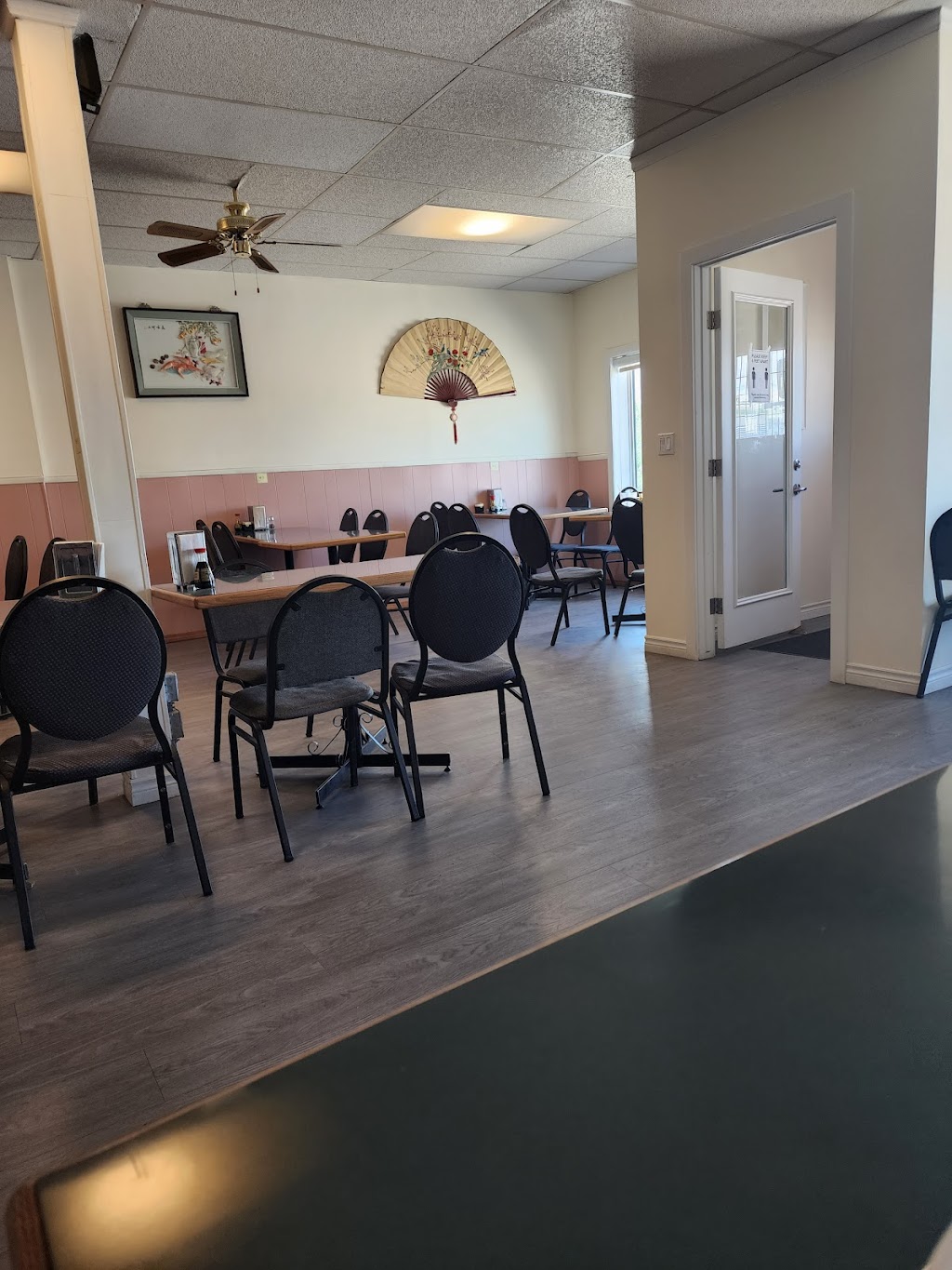 Hong Kong Restaurant | 101 Central Ave W, Linden, AB T0M 1J0, Canada | Phone: (403) 546-2161