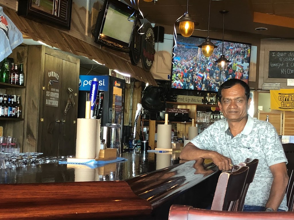 The Naked Wing | 24018 Woodbine Ave, Keswick, ON L4P 3E9, Canada | Phone: (905) 989-2525