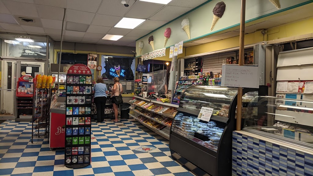 Recardos Convenience | 85 Water St, Digby, NS B0V 1A0, Canada | Phone: (902) 245-2641