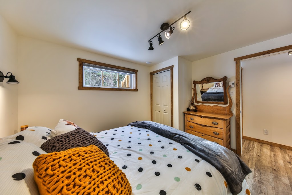 Chalet au Loup | 901 chemin de la Compagnie, Saint-Alexis-des-Monts, QC J0K 1V0, Canada | Phone: (514) 295-7843