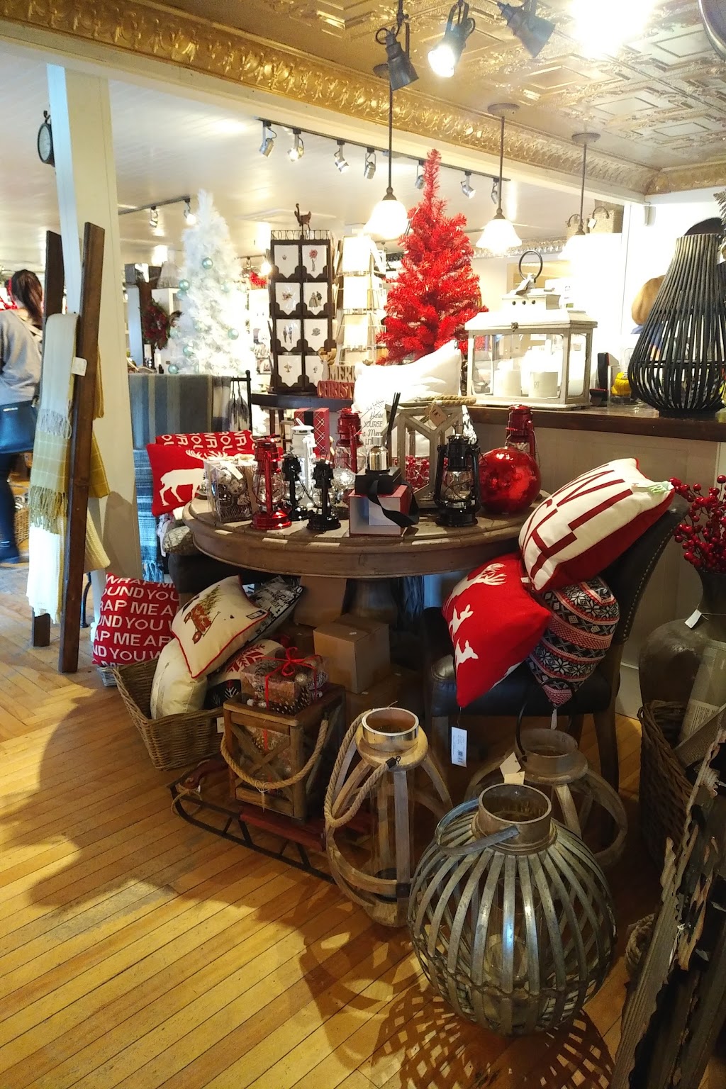 Urban Cottage | 2 McBay Rd, Brantford, ON N3T 5L4, Canada | Phone: (519) 720-6777