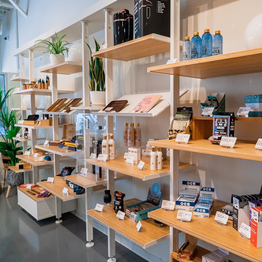 Crossroads Cannabis Woodstock | 385 Springbank Ave, Woodstock, ON N4T 1R3, Canada | Phone: (519) 602-3219