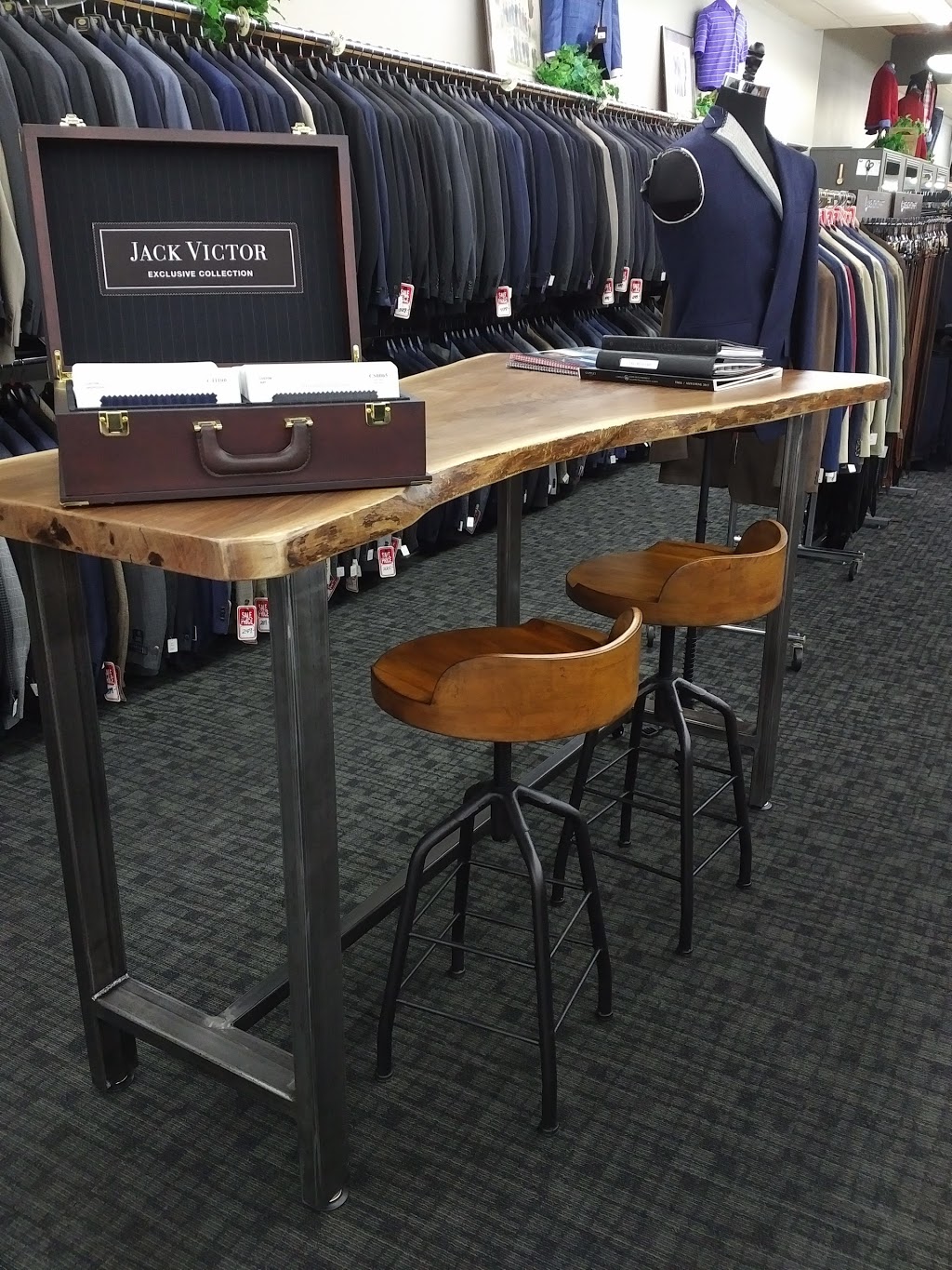 Murrays Clothing & Footwear | 95 Peel St, New Hamburg, ON N3A 1E7, Canada | Phone: (519) 662-3000