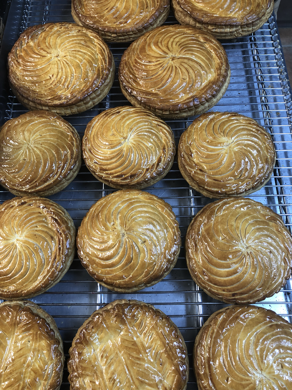 Chouquettes et Cie | 28 Boulevard Marie-Victorin, Delson, QC J5B 1A9, Canada | Phone: (450) 718-1402