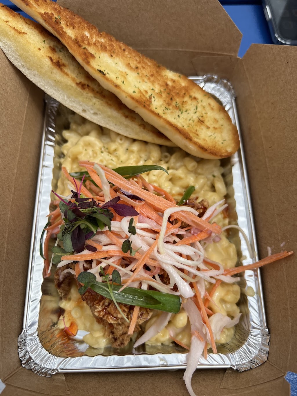 Bourbon Street Chicken Truck | 2867 Bridle Rd N, Oshawa, ON L1H 7K4, Canada | Phone: (647) 886-2802
