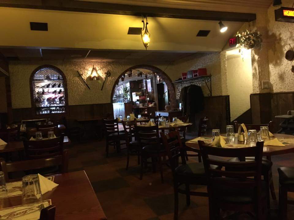 Tonys pizza | 980 Dundas St, London, ON N5W 3A2, Canada | Phone: (519) 455-4520