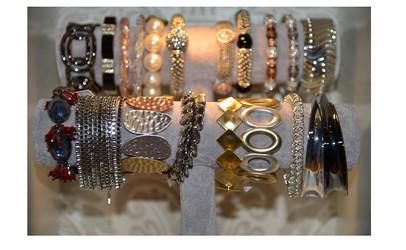 Tashi Apparel Inc. | 3189 Yonge St, Toronto, ON M4N 2L9, Canada | Phone: (416) 932-6888
