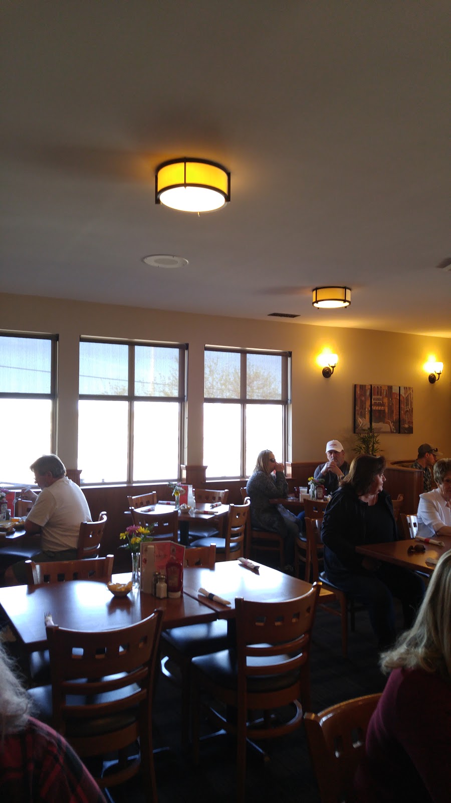 P J Restaurant Dining Lounge | 394 Madawaska Blvd, Arnprior, ON K7S 3H2, Canada | Phone: (613) 623-5430