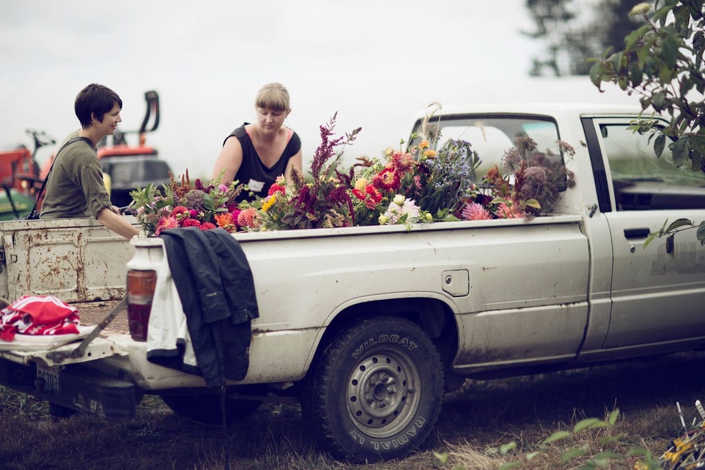 Floralora Flowers | 438 County Rd 24, Milford, ON K0K 2P0, Canada | Phone: (613) 885-2647
