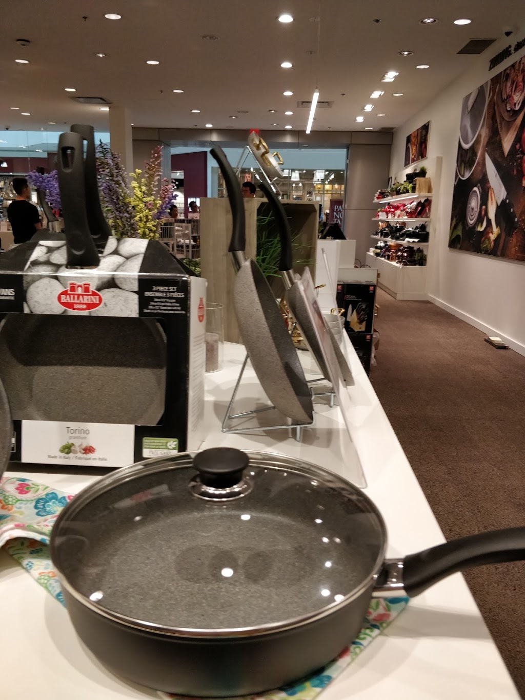 Zwilling J.A. Henckels at Markville Mall | 5000 Hwy 7, Markham, ON L3R 4M9, Canada | Phone: (905) 475-2555