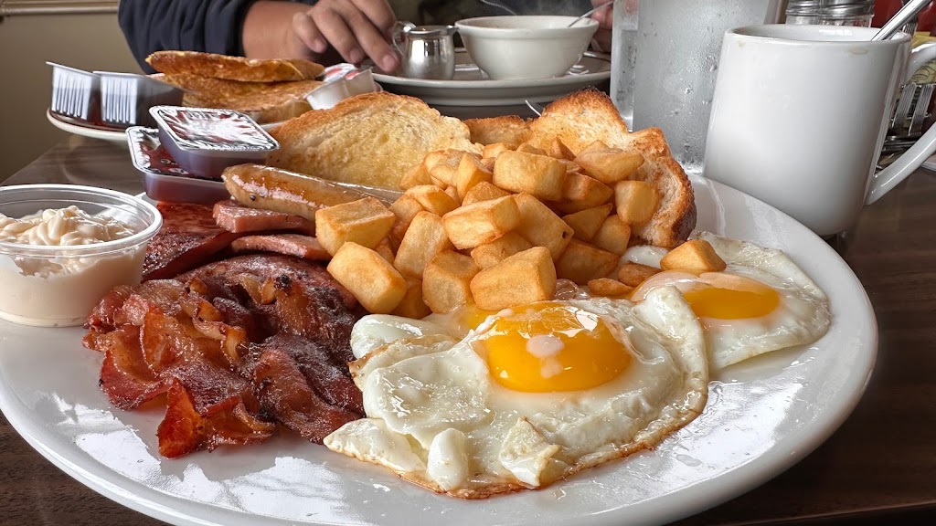 Restaurant Evangeline | 15150 Cabot Trail, Chéticamp, NS B0E 1H0, Canada | Phone: (902) 224-2044