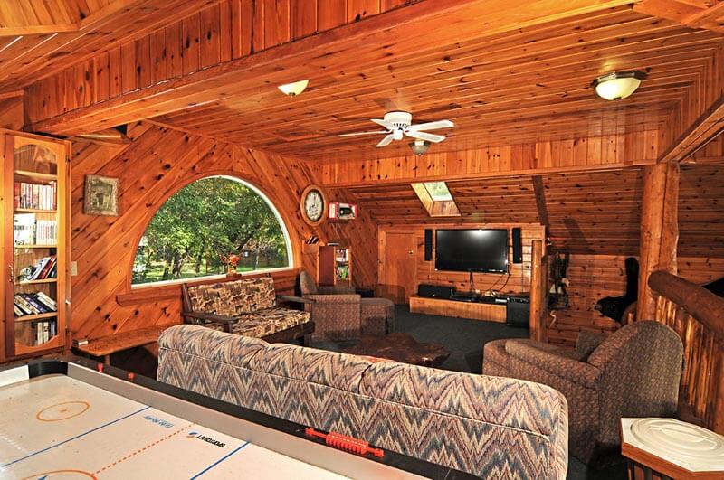 Eagle Nest Lodge | Box 1588, Lac du Bonnet, MB R0E 1A0, Canada | Phone: (204) 250-3323