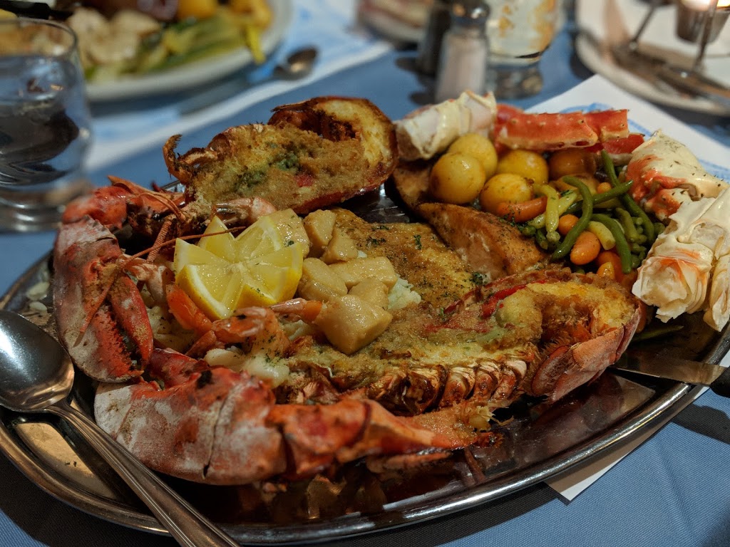 Flippers Fish House | 2300 Lawrence Ave E, Scarborough, ON M1P 2K9, Canada | Phone: (416) 759-6671
