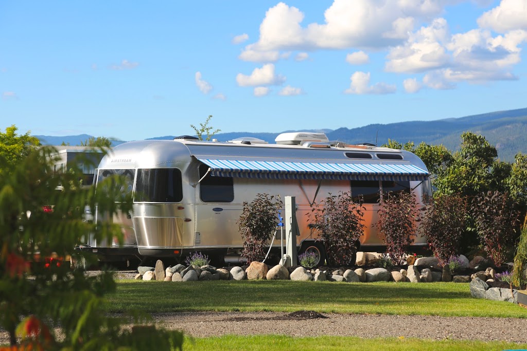 Barefoot Beach Resort | 4145 Skaha Lake Rd, Penticton, BC V2A 6J7, Canada | Phone: (236) 422-3668