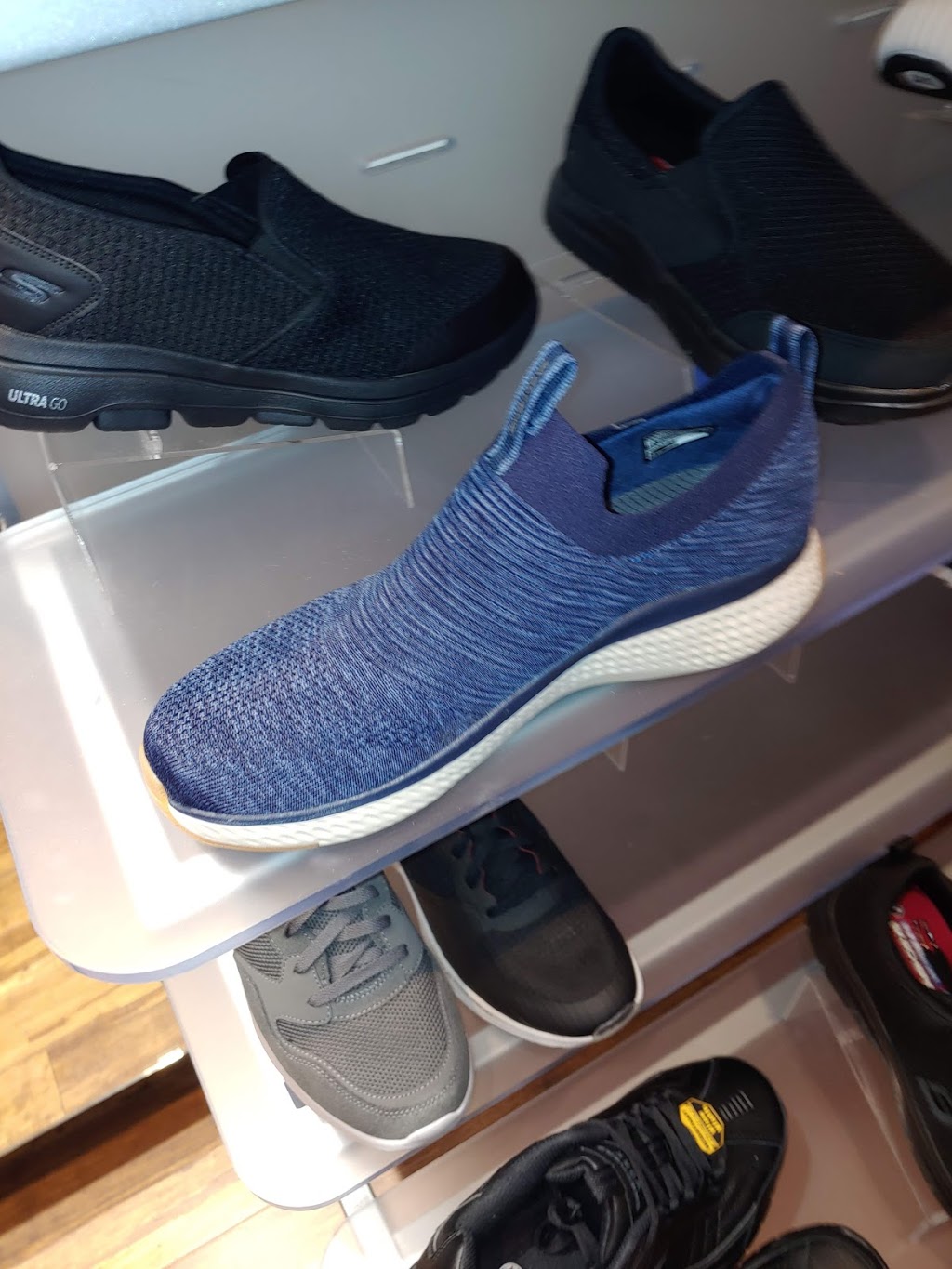 SKECHERS Retail | 300 Borough Dr #90, Scarborough, ON M1P 4P5, Canada | Phone: (416) 290-1113
