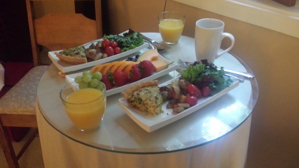 Guest Suites on Benvenuto | 1130 Benvenuto Ave, Brentwood Bay, BC V8M 1J6, Canada | Phone: (855) 352-2071