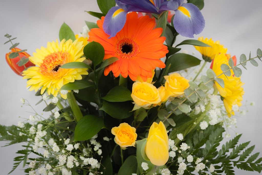 Les Reines des Prés Fleuriste | 224A Chemin du Lac-Millette, Piedmont, QC J0R 1R3, Canada | Phone: (450) 227-9900