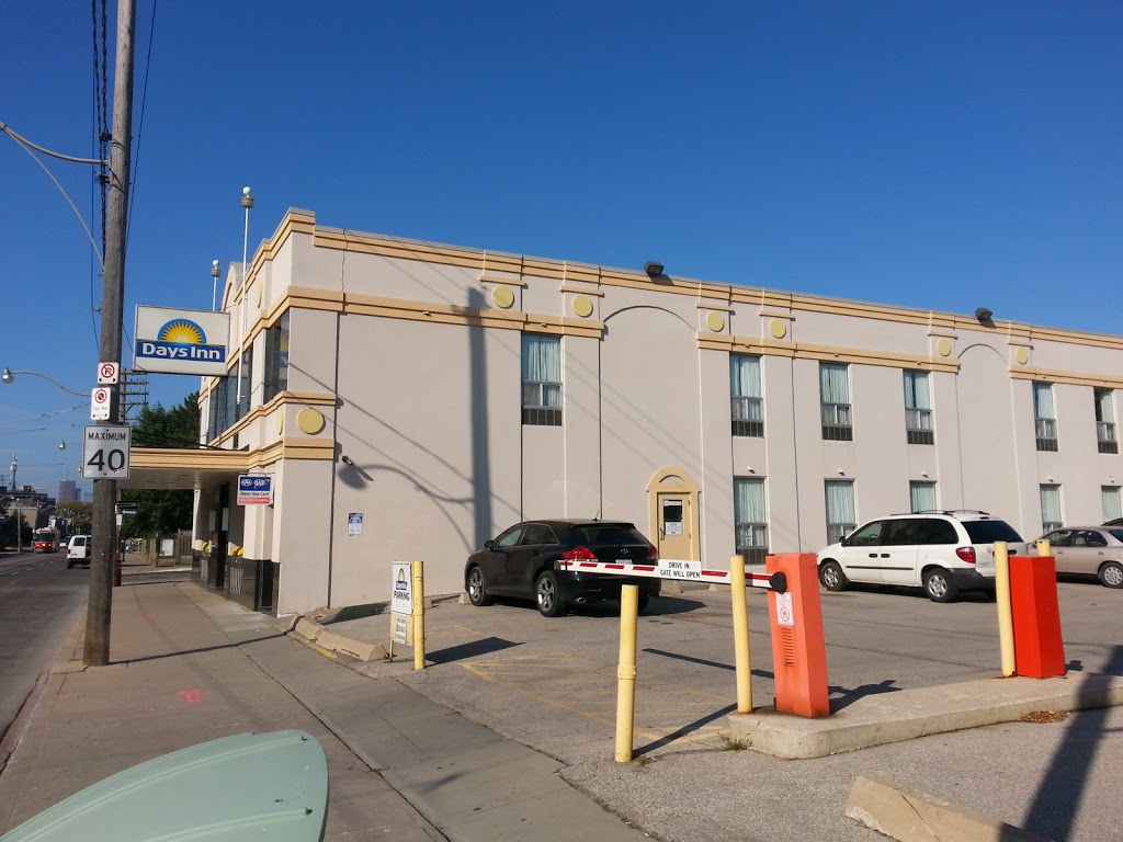 Days Inn by Wyndham Toronto East Beaches | 1684 Queen St E, Toronto, ON M4L 1G6, Canada | Phone: (647) 693-6842