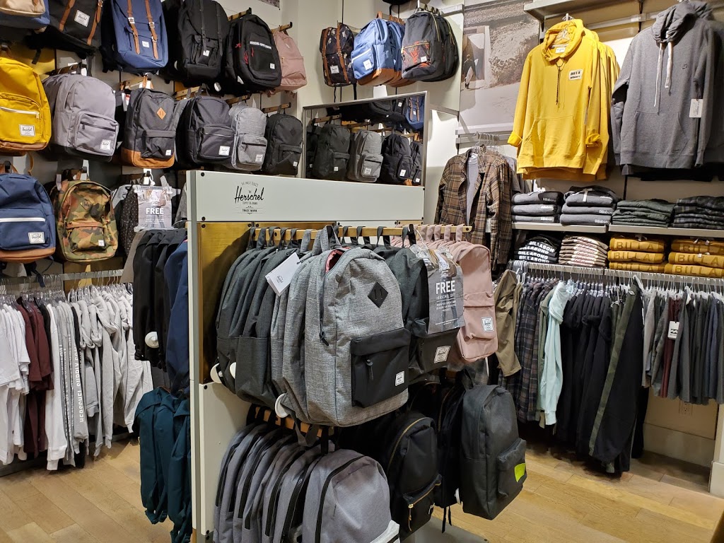 Boathouse | 999 Upper Wentworth St, Hamilton, ON L9A 4X5, Canada | Phone: (905) 387-7100