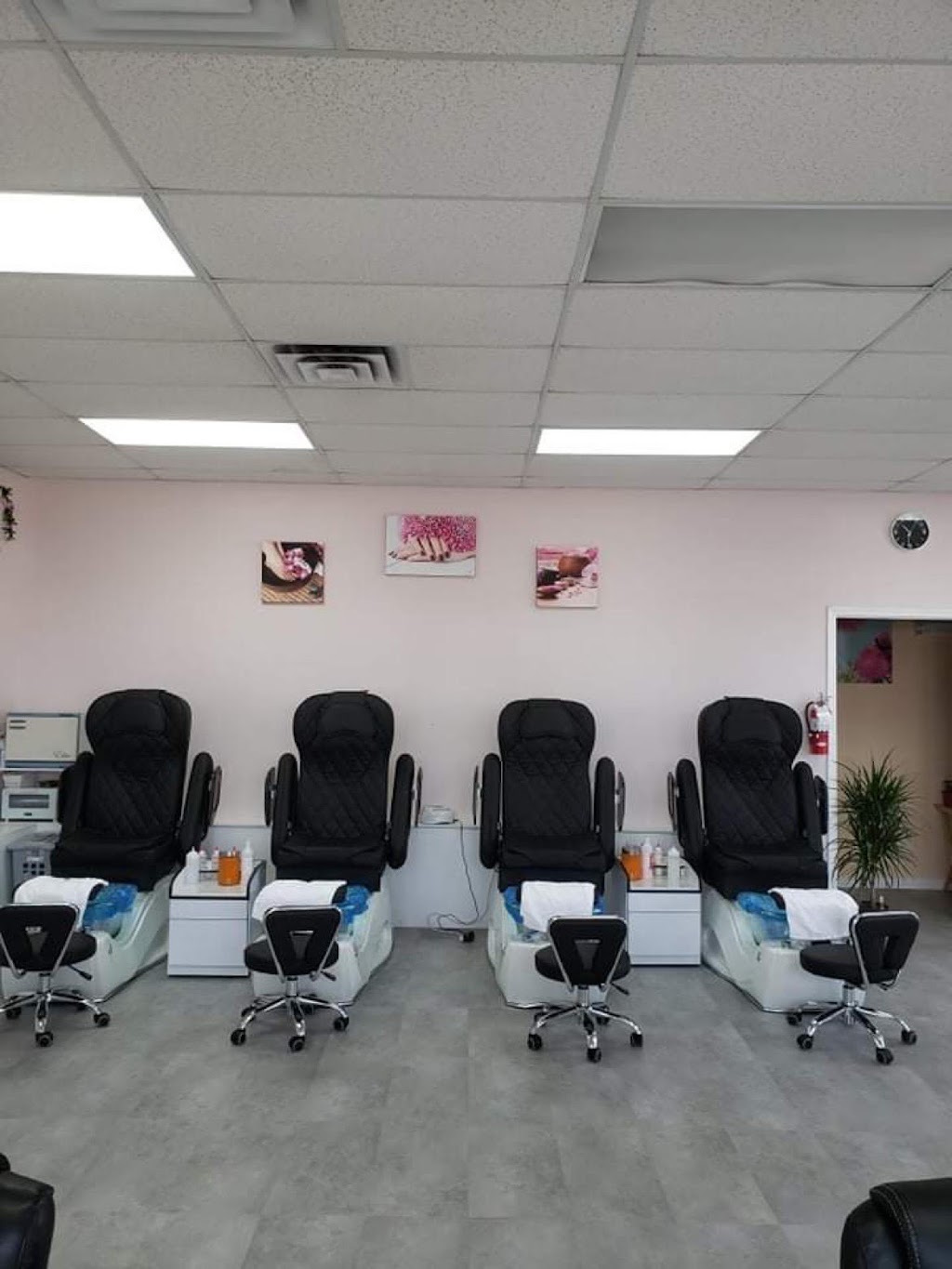 Sylvan Nails | 160 Hewlett Park Landing #1, Sylvan Lake, AB T4S 2J3, Canada | Phone: (403) 872-9548