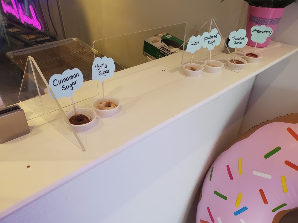 Mini Donut Factory | 15504 Yonge St, Aurora, ON L4G 1P2, Canada | Phone: (905) 503-0433