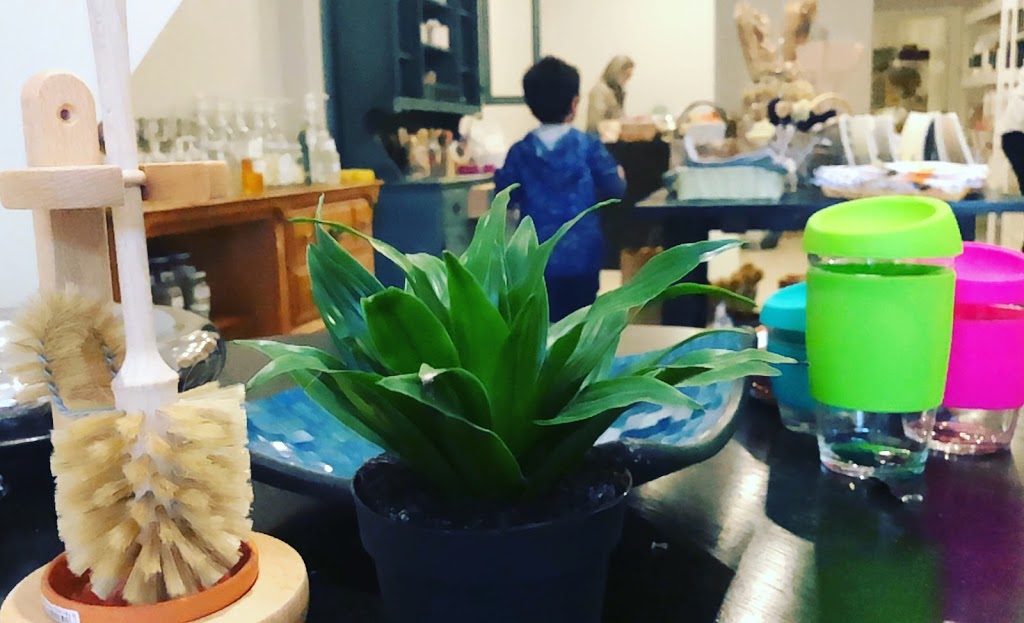 Pretty Clean Shop | 3072 Dundas St W, Toronto, ON M6P 1Z7, Canada | Phone: (416) 766-9633