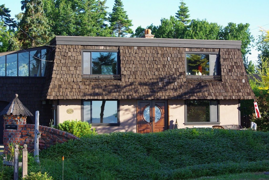 Salish Sea Beach House B&B | 9314 Lochside Dr, North Saanich, BC V8L 1N5, Canada | Phone: (778) 426-3756
