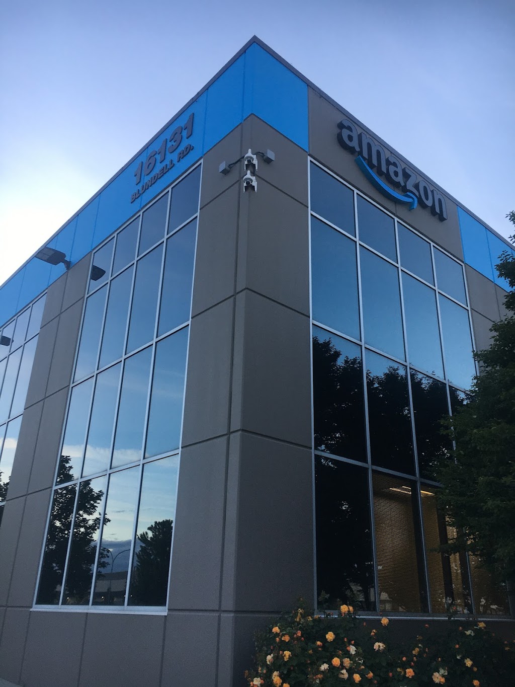 Amazon YXX2- Fulfillment Center | 16131 Blundell Rd, Richmond, BC V6W 0A1, Canada | Phone: (778) 234-1200