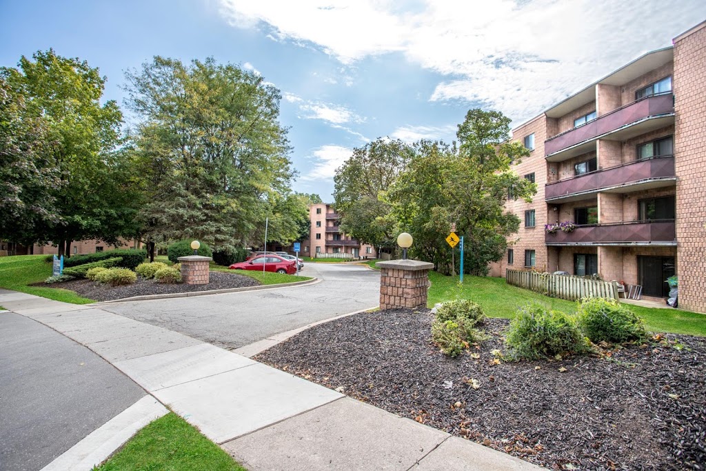 Castlegrove Estates | 465 - 475 Castlegrove Blvd, London, ON N6G 3R9, Canada | Phone: (519) 657-3685
