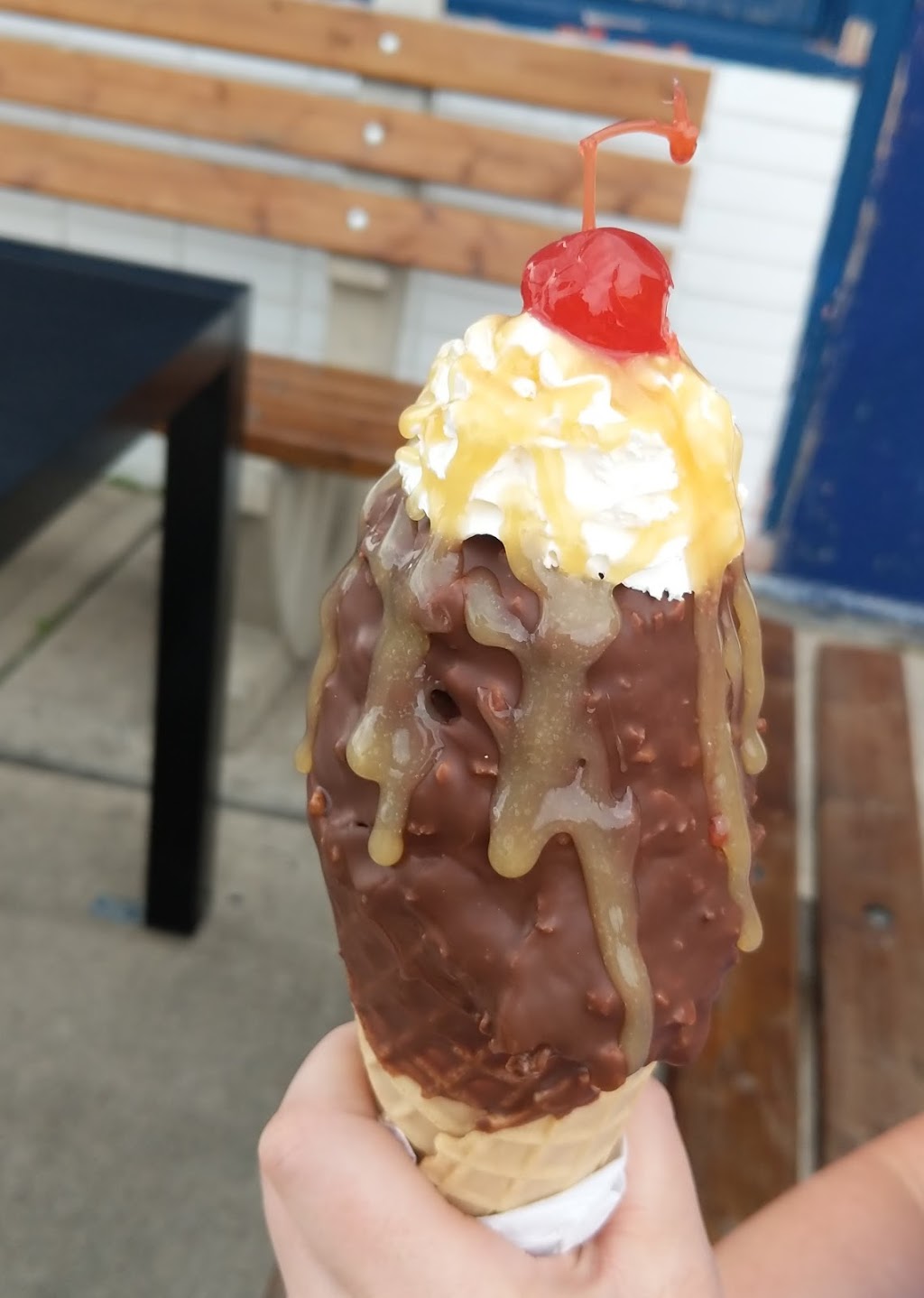DEs Family Grill and Dairy Hut | 159 Minnewawa St, Lac du Bonnet, MB R0E 1A0, Canada | Phone: (204) 345-1943