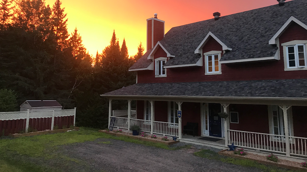 Wildberry Inn | 855 Rue de la Colline, Mont-Tremblant, QC J8E 2P7, Canada | Phone: (819) 429-5596