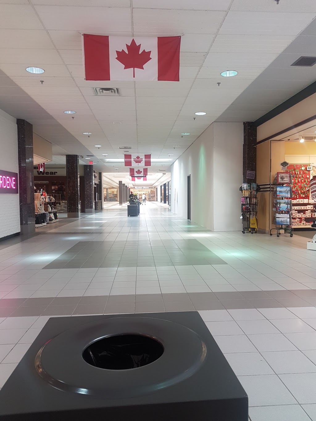 Lindsay Square Mall | 401 Kent St W, Lindsay, ON K9V 4Z1, Canada | Phone: (705) 878-1524