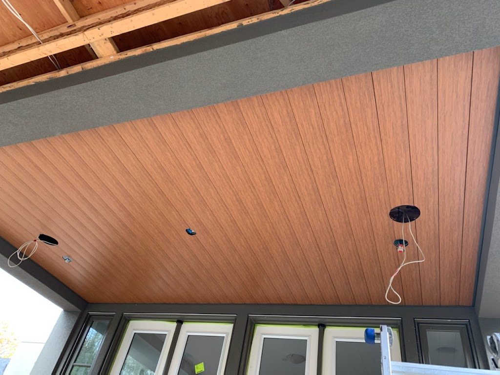 Custom Contracting Roofing Kitchener | 151 Ontario St N, Kitchener, ON N2H 4Y5, Canada | Phone: (519) 900-3235