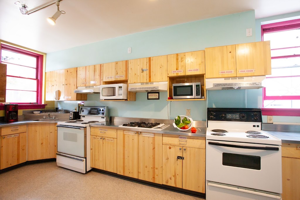 Ocean Island Inn Backpackers Suites | 791 Pandora Ave, Victoria, BC V8W 1N9, Canada | Phone: (250) 385-1789
