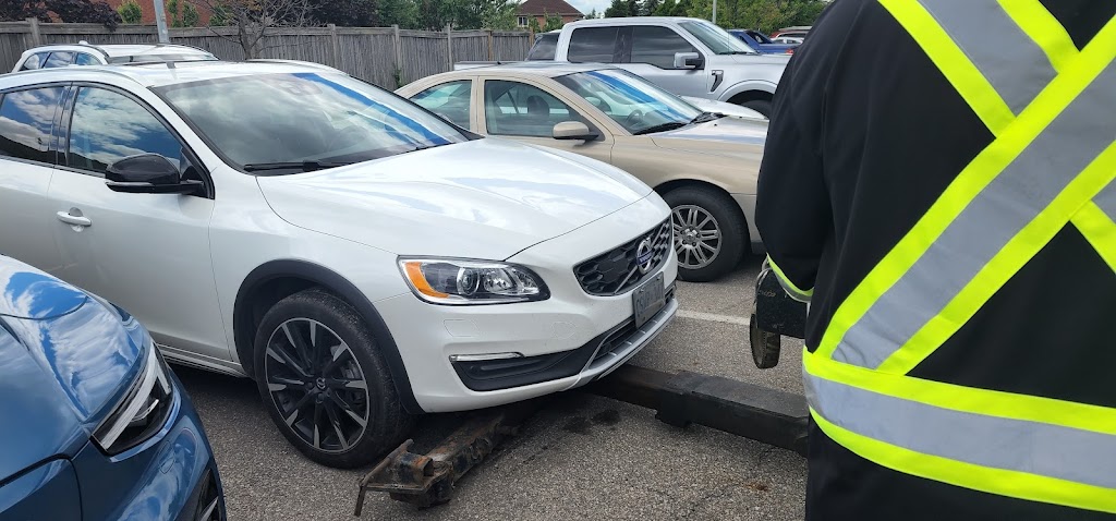 Tow truck | 6730 Opera Glass Crescent, Mississauga, ON L5W 1R7, Canada | Phone: (365) 324-2495