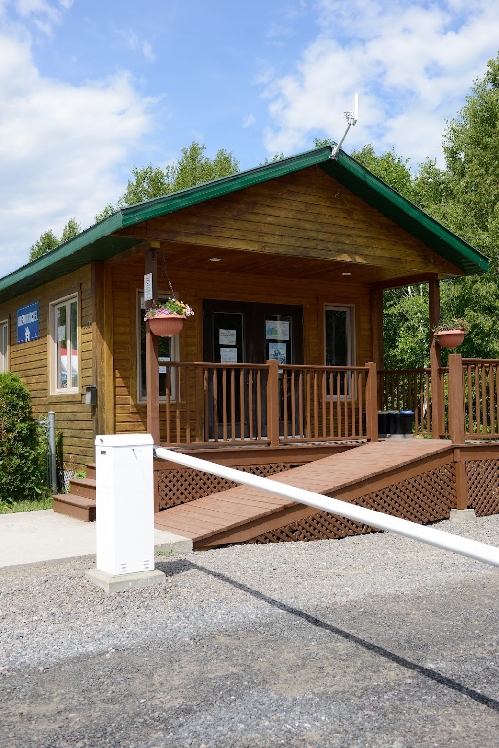Camping Municipal de Peribonka | 330 2e Av, Péribonka, QC G0W 2G0, Canada | Phone: (418) 374-2626